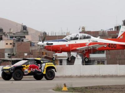 Dakar 2019: Loeb a dűnék mellett egy repülővel is csatázott – Videók!
