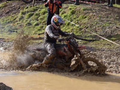 Amatőr sárversenyen csapatott a Dakar-győztes