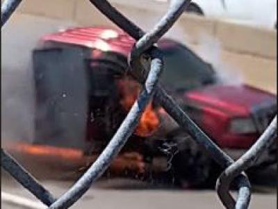 Horror az autópályán: lángba borult a pickup – videó