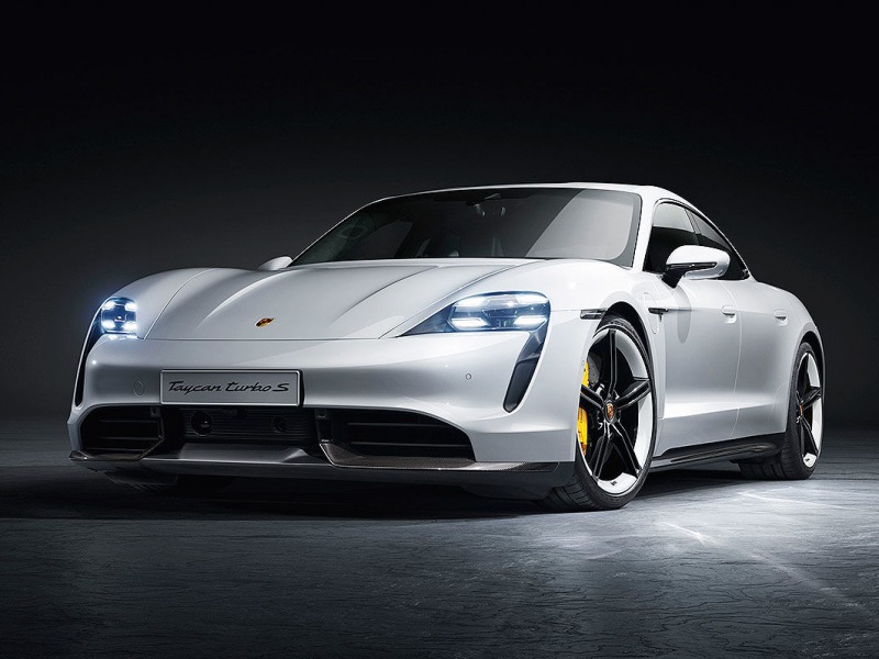 Itt a villám Porsche: 761 lóerős is lehet az elektromos Taycan