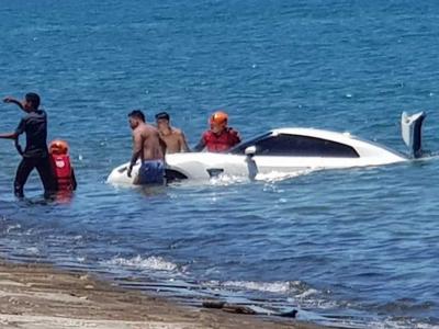 Nem bírja a Godzilla a vizet: elsüllyedt a tengerben a Nissan GT-R – Videó!
