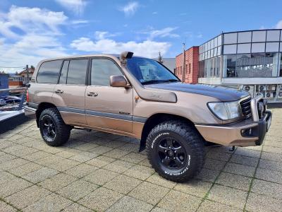 Klasszikus terepjáró lenyűgöző állapotban: 1998-as, csak 175 ezer km-t futott Toyota Land Cruiser FZJ100 a Sandlandertől